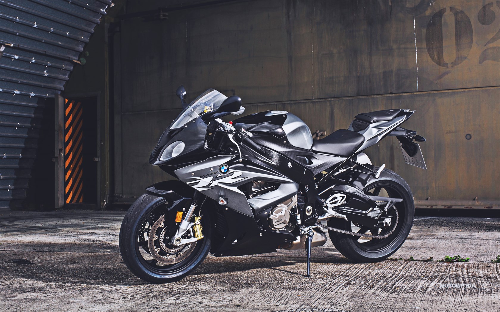 motorcycle-462793_1920
