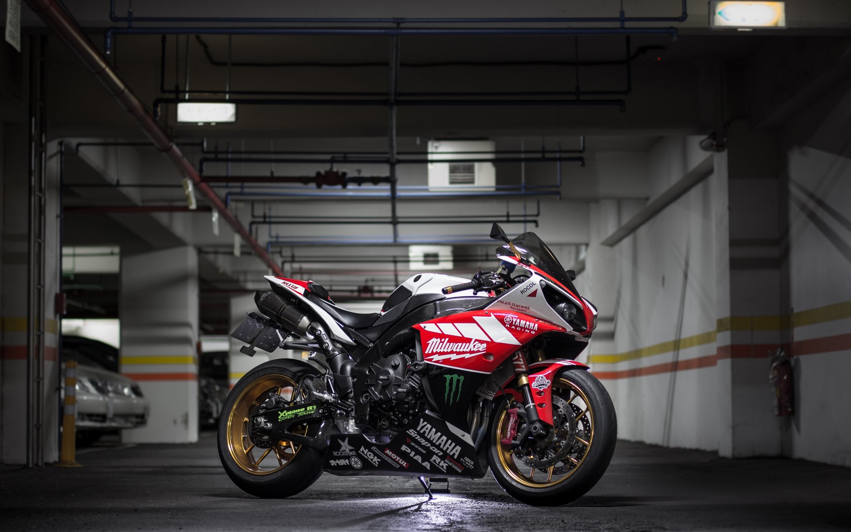 人気のYZF-R1専用のカスタムパーツを販売 | バイク部品の通販なら様々な商品を取り扱う厚木オート部品販売社