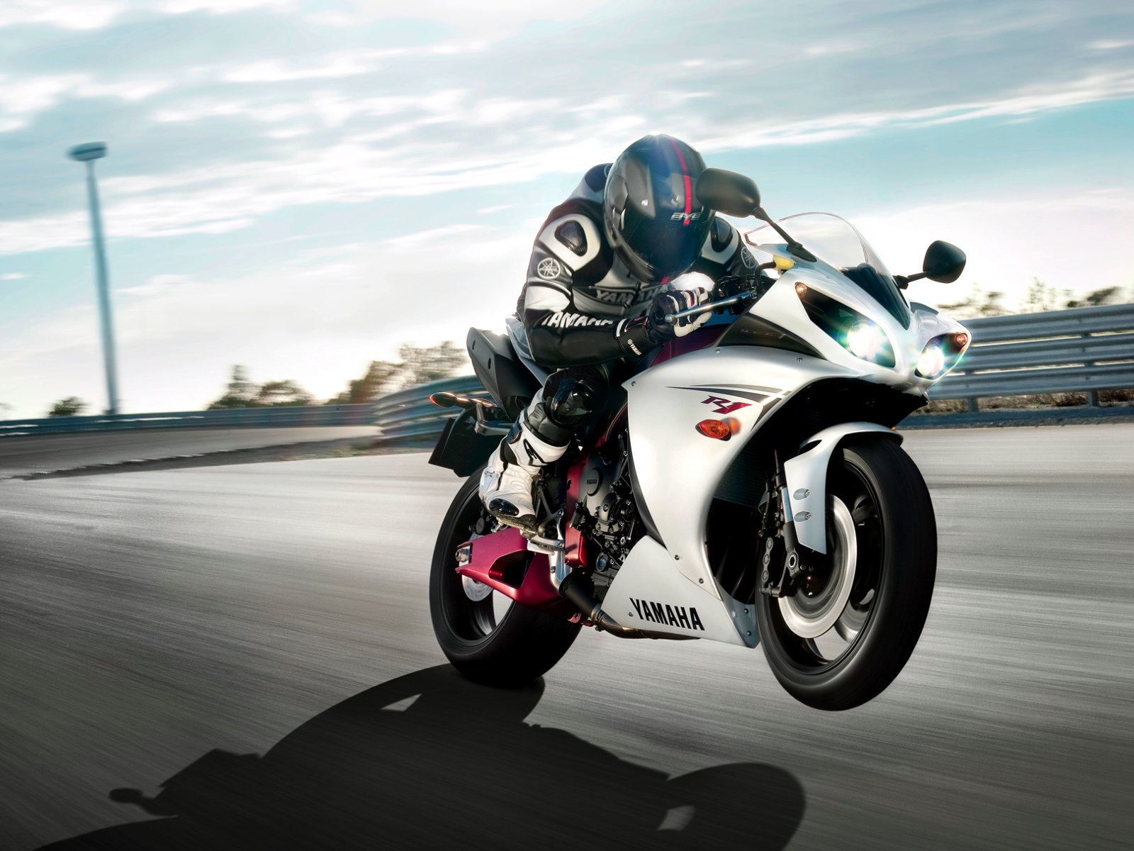 motorcycle-4826464_1920