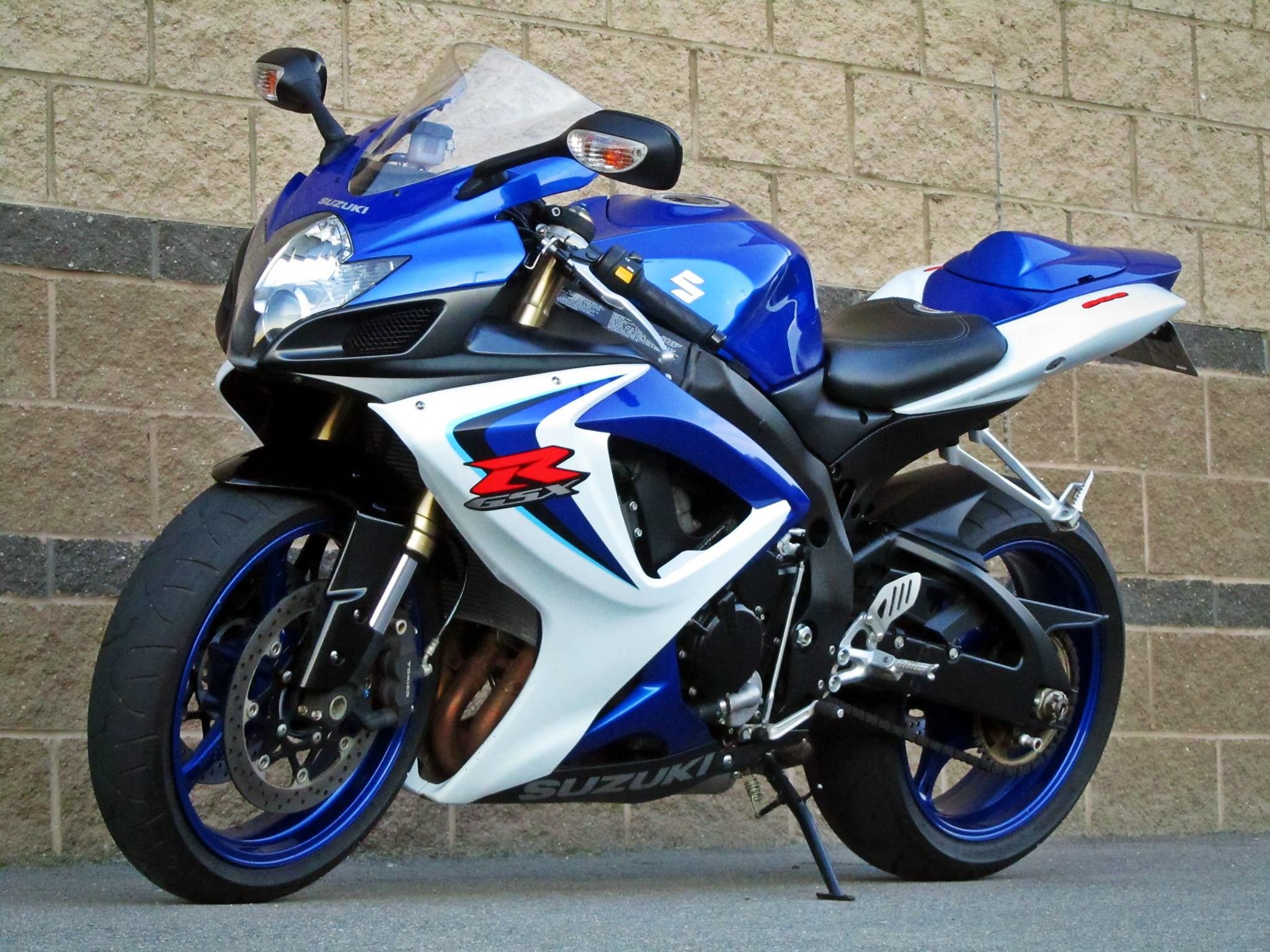 motorcycle-4826464_1920
