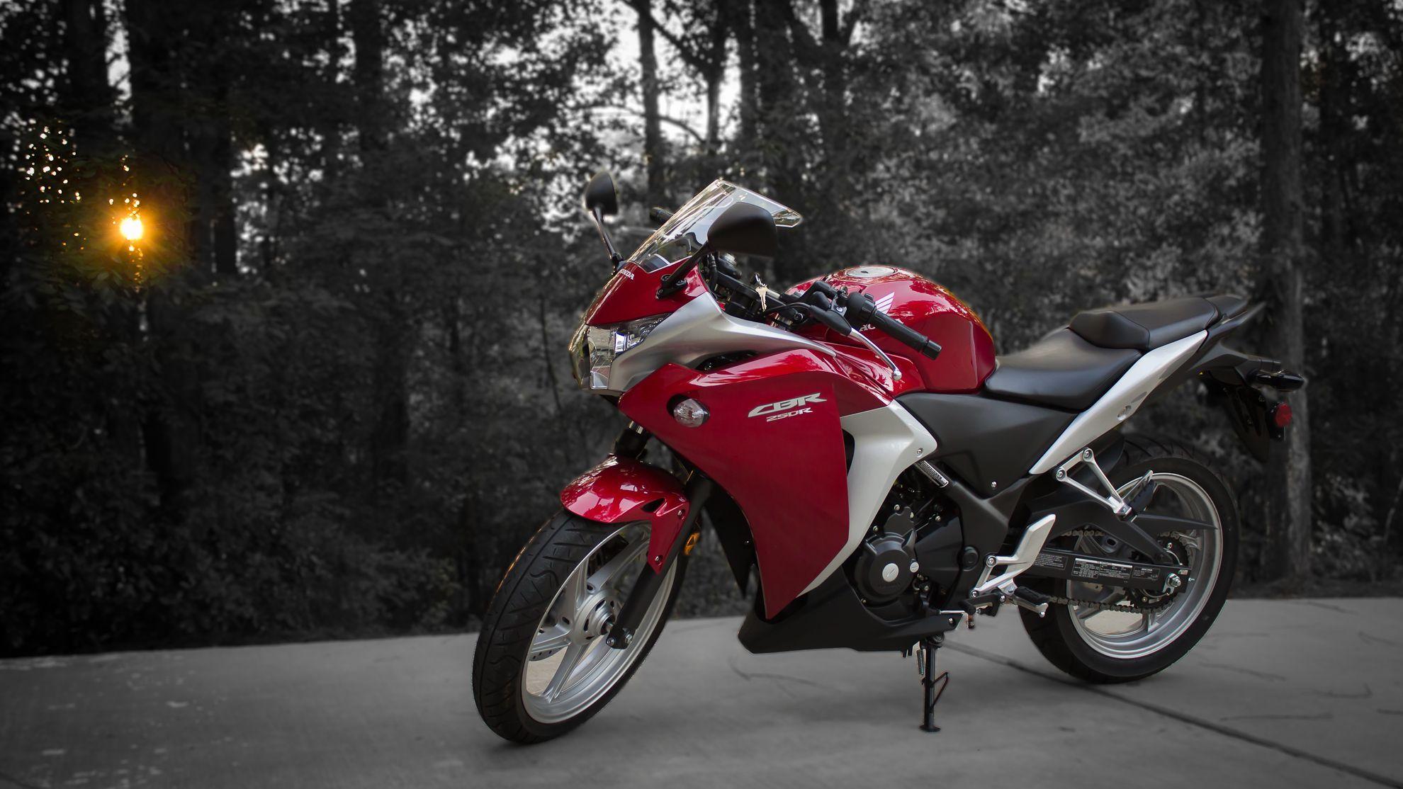 motorcycle-2819604_1920