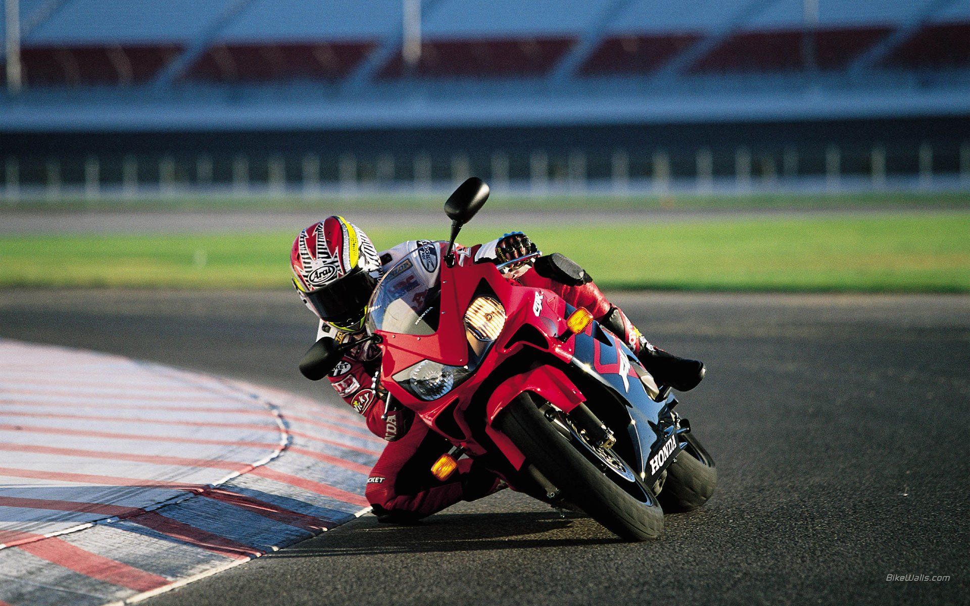 motorcycle-462793_1920