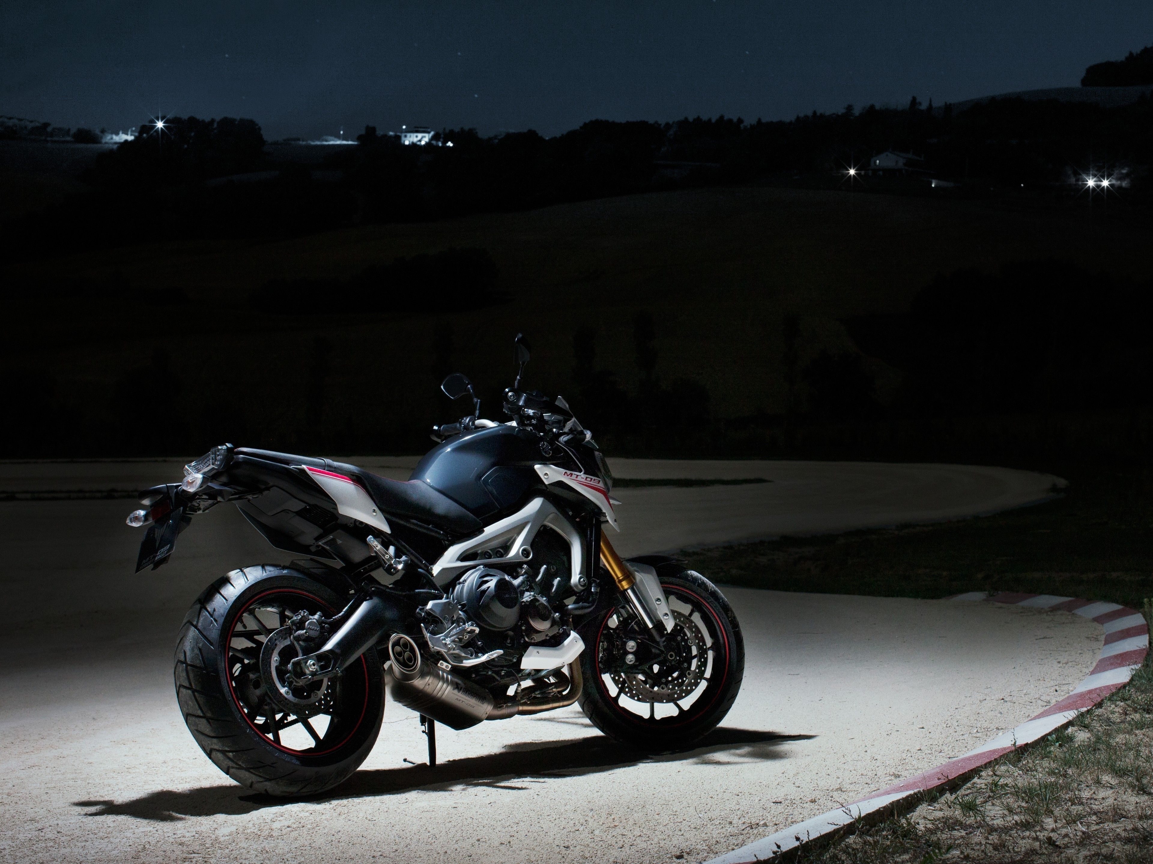 motorcycle-462793_1920